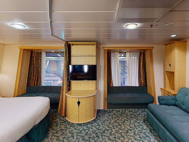 Spacious Promenade View Interior